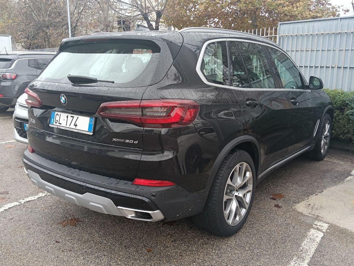 BMW X5 xDrive 30d MH48V Xline usata come nuova con km illimitati - Noleggiata a lungo termine da ITALCOMMERCIO SRL (Preganziol, TV)